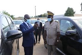 Le MINAT remet des véhicules de fonction aux Préfets et Sous-préfets à Yaoundé 